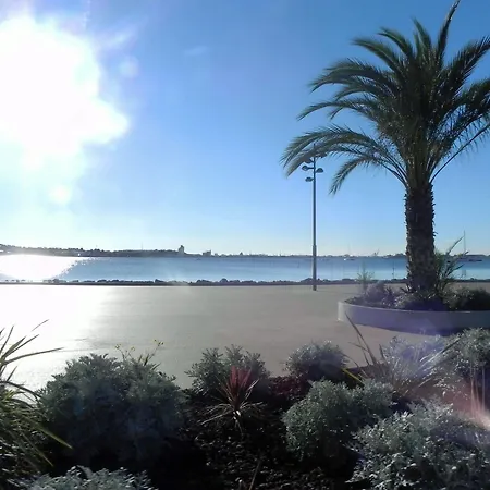 Hotel Ibis Sete Les Bains Bien-etre Et 3*